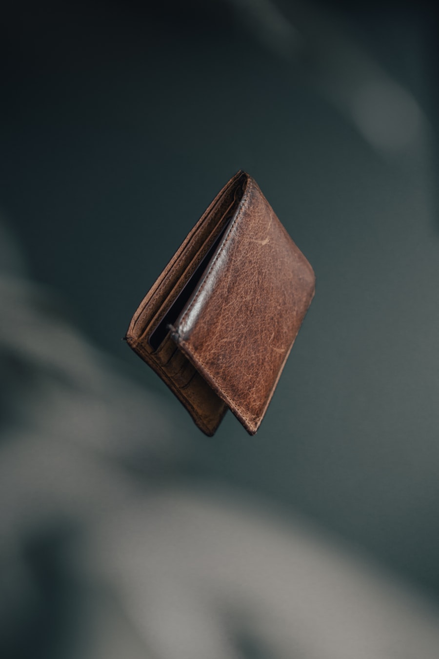 Slim bifold wallet — full-grain vegetable tanned leather
